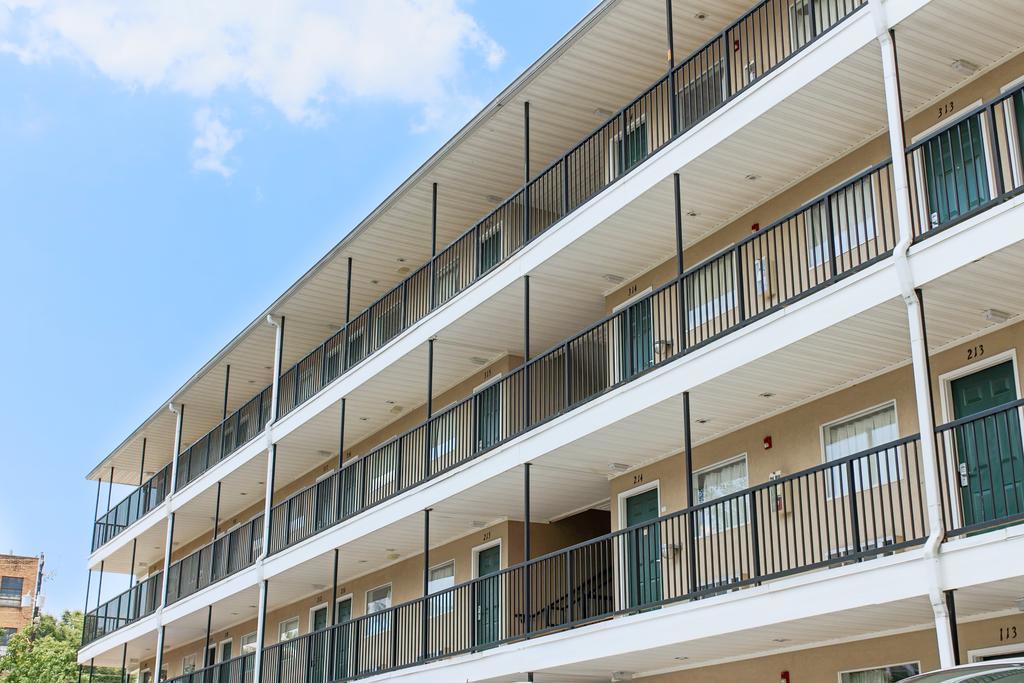 Budgetel And Midtown Motel