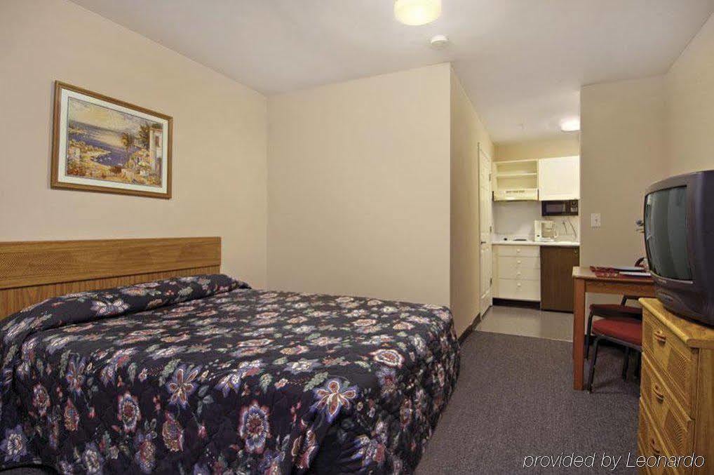 Budgetel And Midtown Motel